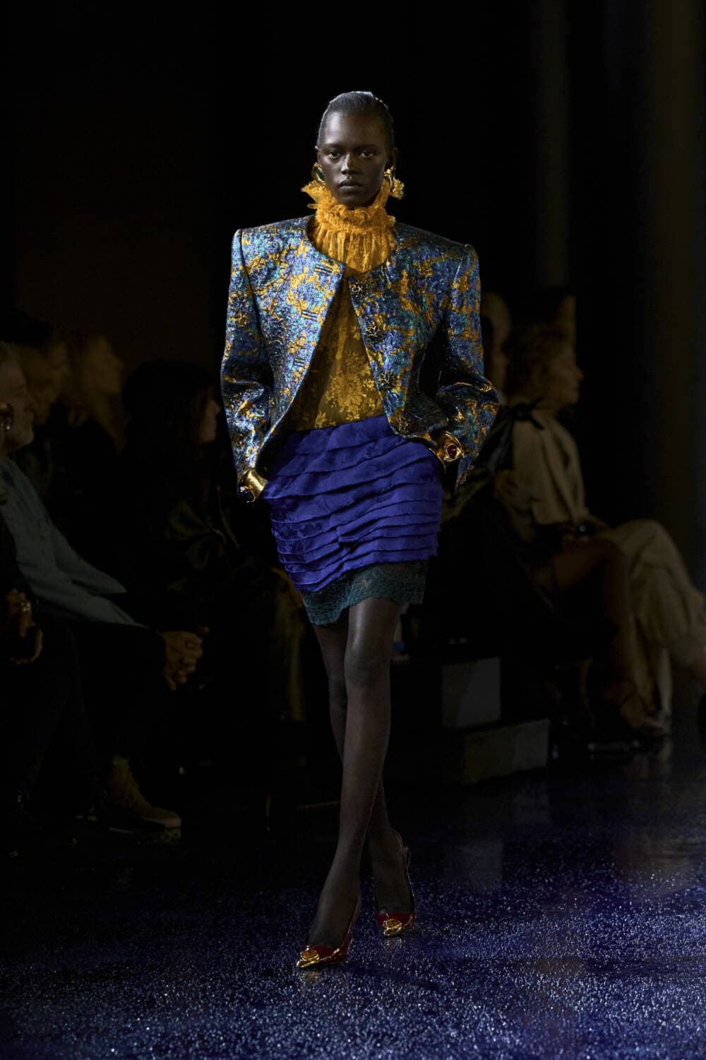 Saint Laurent 室内スリッパ ブラック SS25 Carryover Saint Laurent: Ready-To-Wear SS25 - 10 Magazine USA